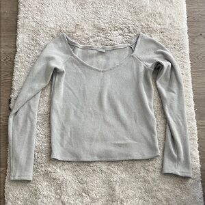 Hollister soft Light Gray V-Neck Long Sleeve Top.  Size medium